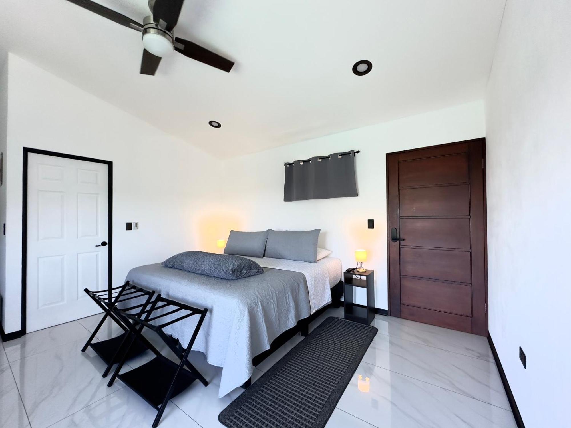 Black & White Apartments Monteverde ภายนอก รูปภาพ