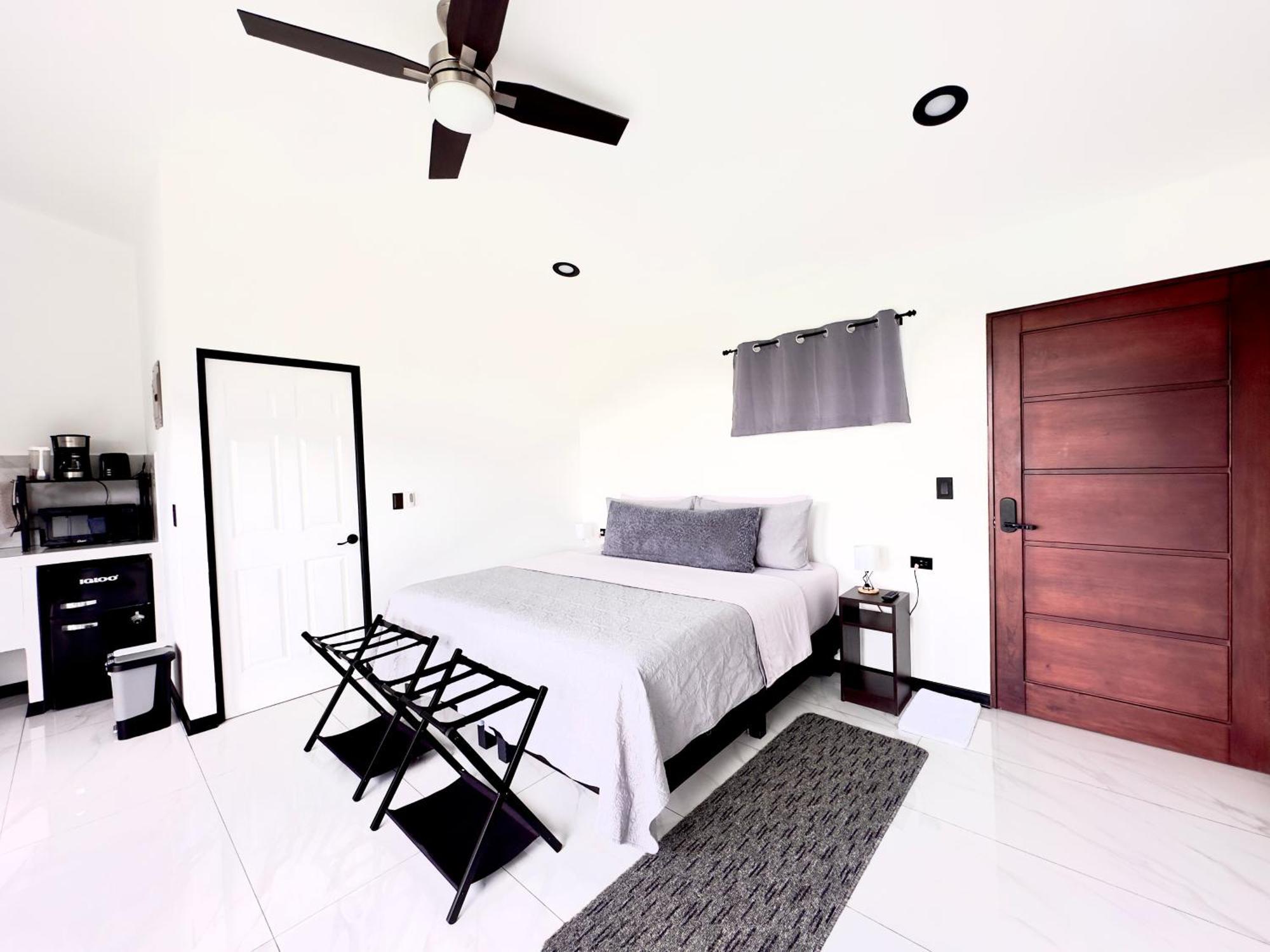 Black & White Apartments Monteverde ภายนอก รูปภาพ